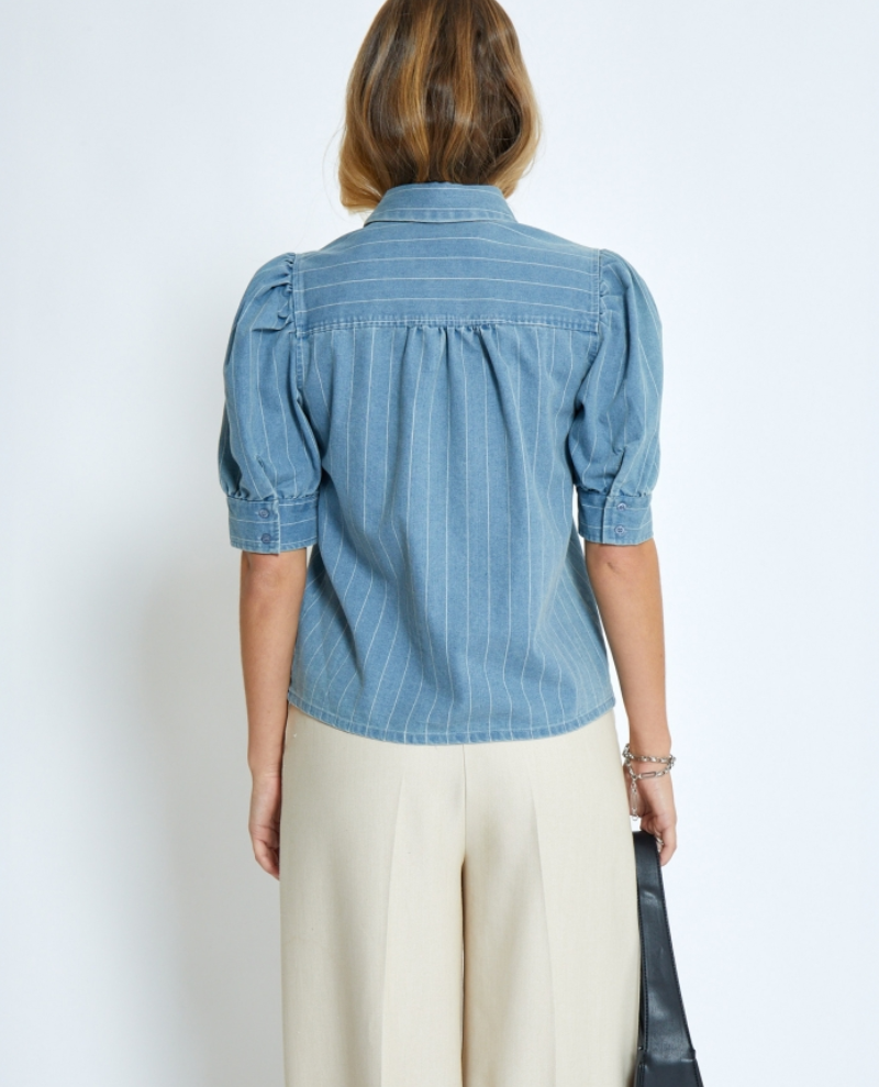 Minus Pria Light Denim Shirt