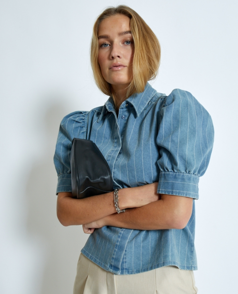 Minus Pria Light Denim Shirt